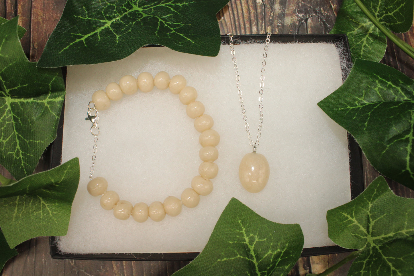 Jizzy Jewelry - Oval Necklace
